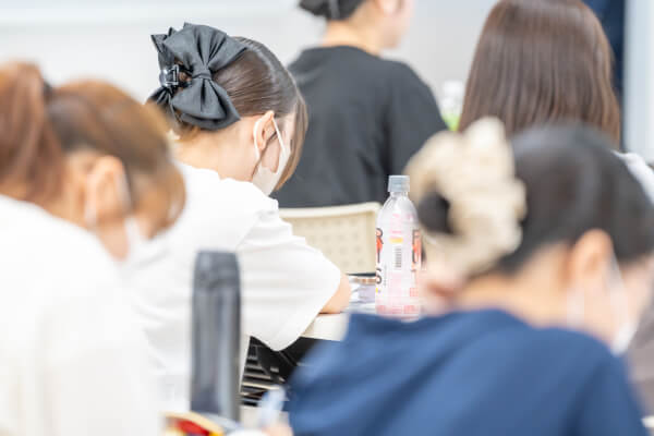授業を受ける学生