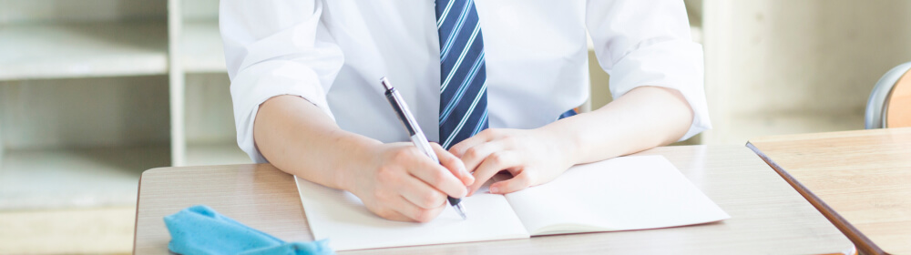 試験を受ける学生のイメージ