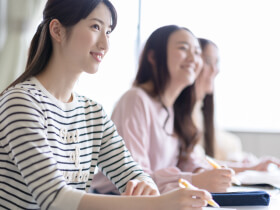 友達と参加しているイメージ