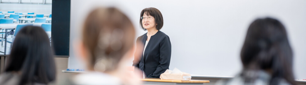 授業を受ける在校生のイメージ